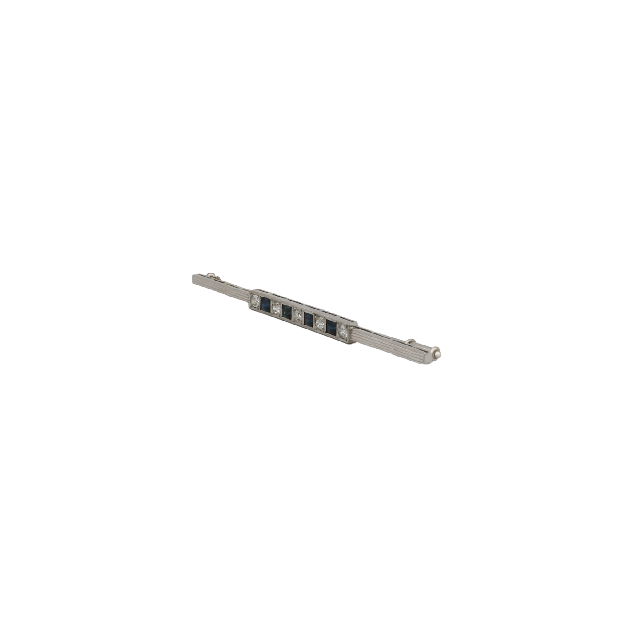 Art Deco Brosche Weißgold 585 / 14K mit 0,8ct Saphiren 0,25ct Diamanten - Bild 2