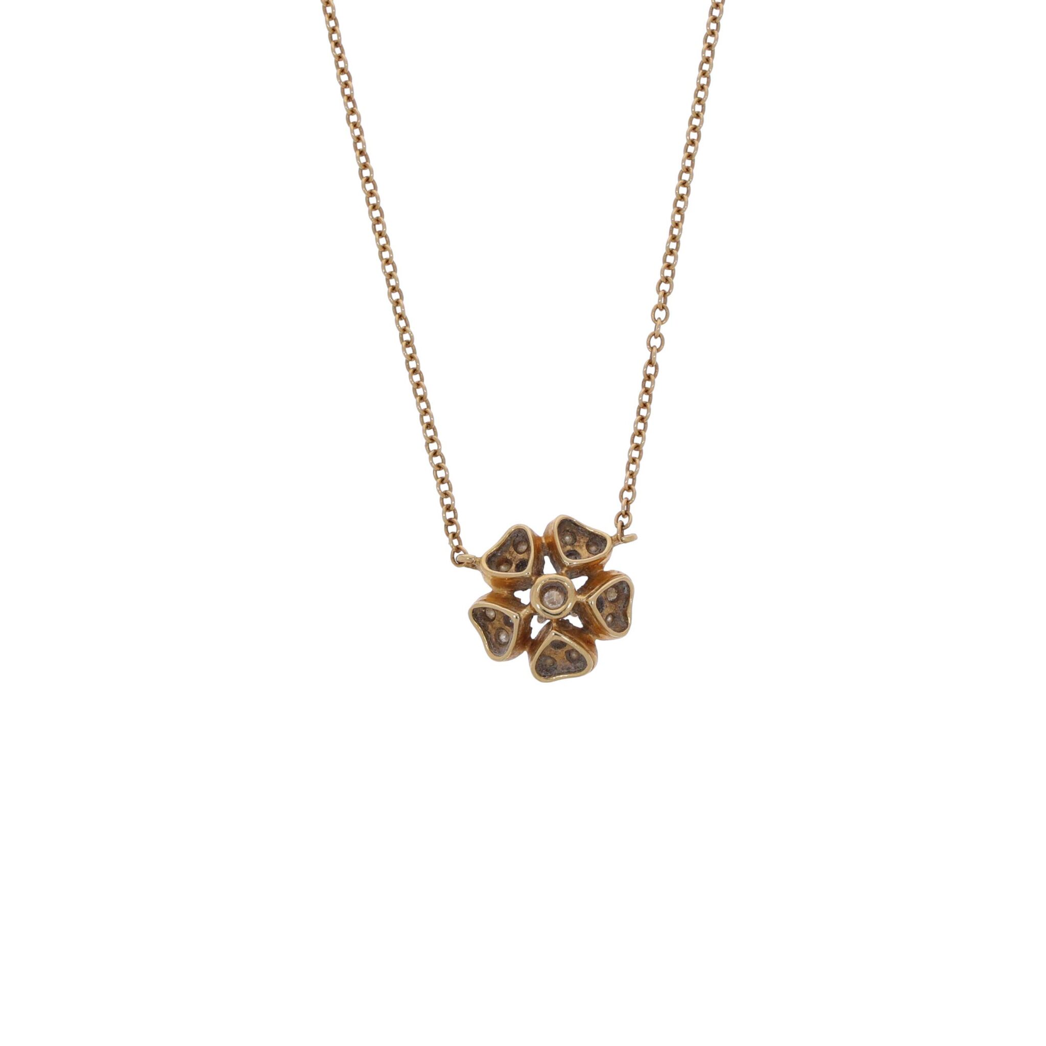 Kette mit Diamantanhänger in Blumenform Gelbgold 750 / 18K ca. 0,35 ct Diamanten - Bild 2