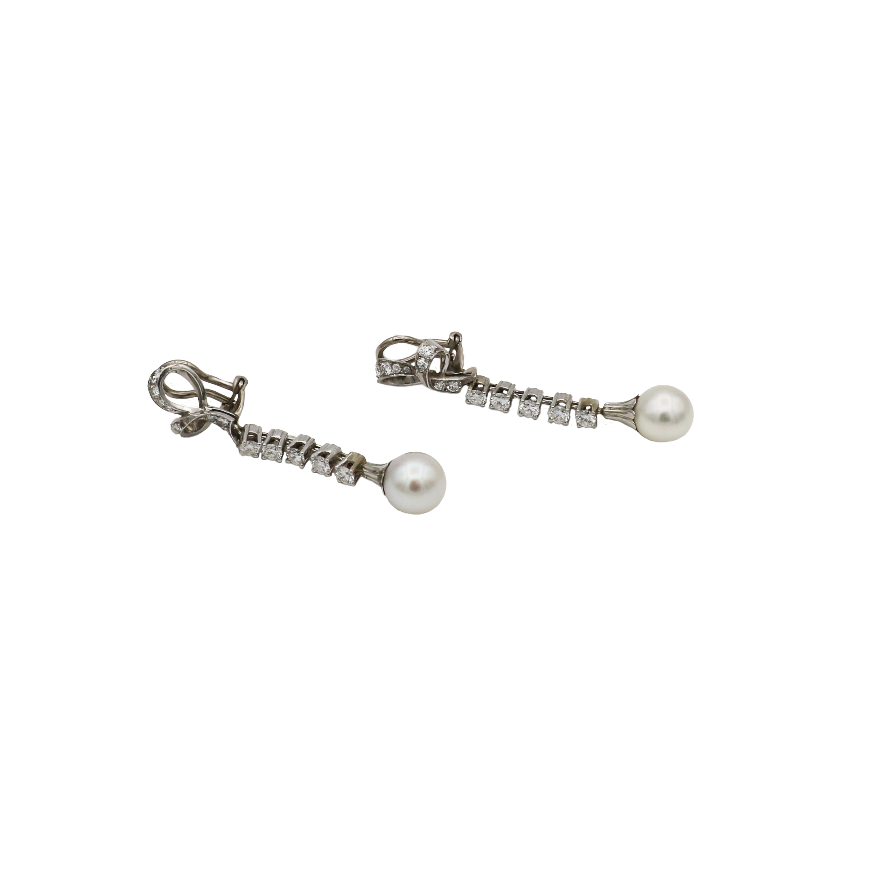 Diamant besetzte Perlohrhänger in Weissgold
