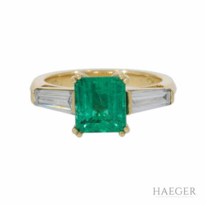 Diamantring in Gelbgold mit kolumbianischem Smaragd