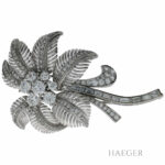 Florale Brosche von Schilling in 750er Weissgold mit 3,6 Carat Diamantbesatz Vorschau