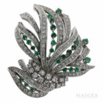 Brosche Weißgold 750 / 18K mit 1,2ct Diamanten und Smaragden Vorschau