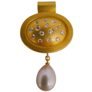Anhänger Gelbgold 750/ 18 Karat mit Tropfenperle und 0,4 ct Diamanten