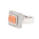 Weißgoldring mit Engelshautkoralle und Brillanten Vorschau