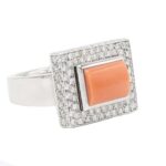 Weißgoldring mit Engelshautkoralle und Brillanten Vorschau