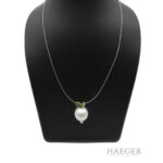 Perl-Anhänger mit Smaragd und Diamant Gelbgold Weißgold Vorschau