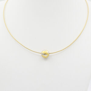 Niessing Halsreif mit Terrazzo Kugel Anhänger 40cm Gelbgold Platin