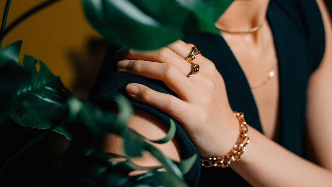 Pflanze und Pre-Owned Goldschmuck